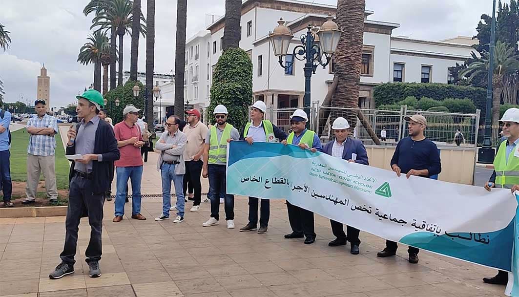 فيديو.. من أجل قانون أساسي جديد، وقفة احتجاجية للاتحاد الوطني للمهندسين أمام البرلمان