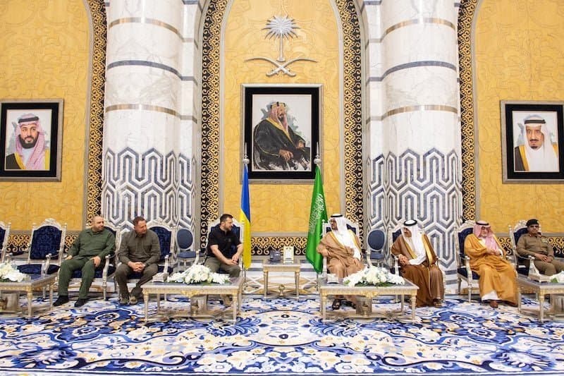 الرئيس الأوكراني يصل إلى السعودية