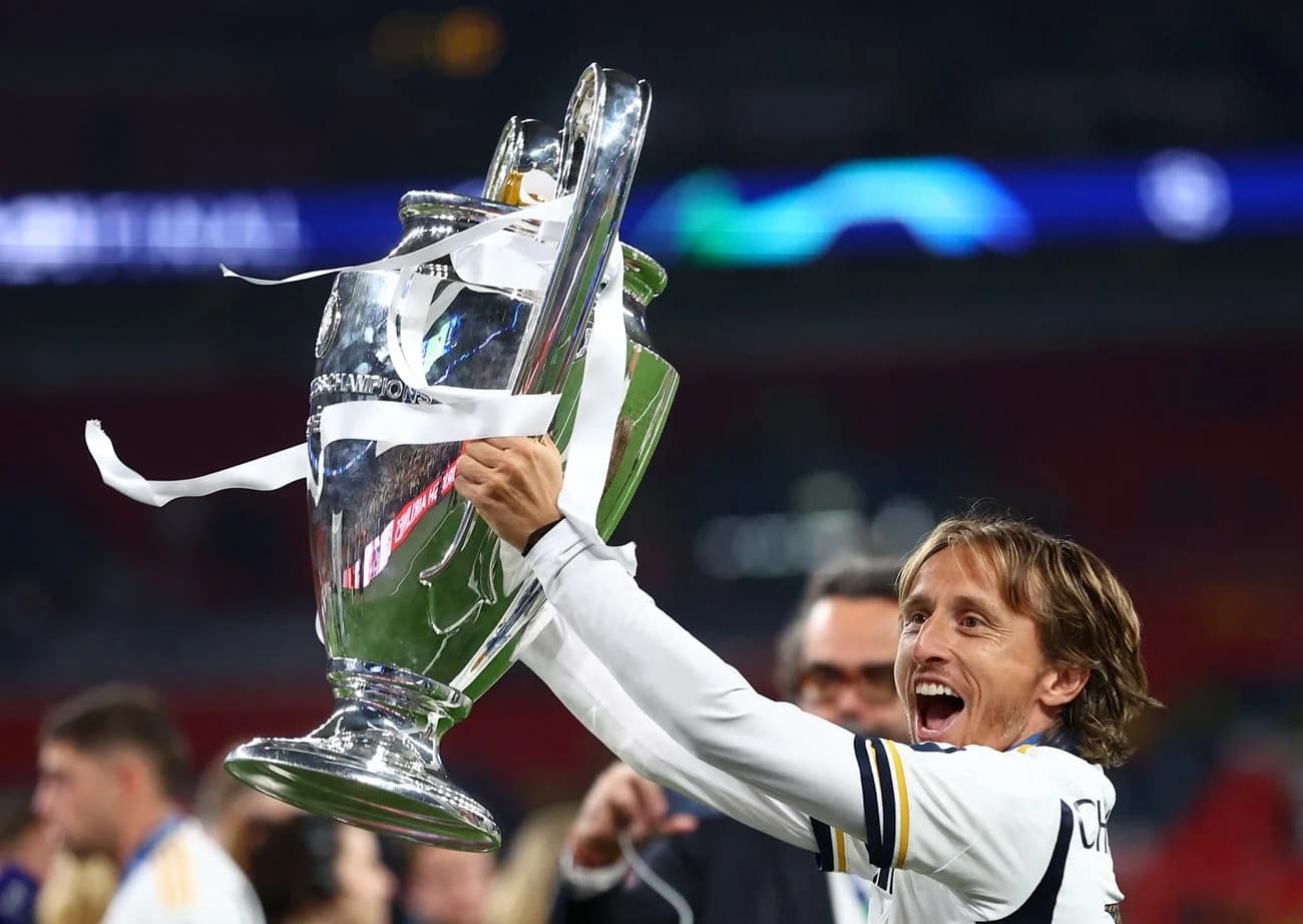 لوكا مودريتش يمدد عقده مع ريال مدريد حتى 2025