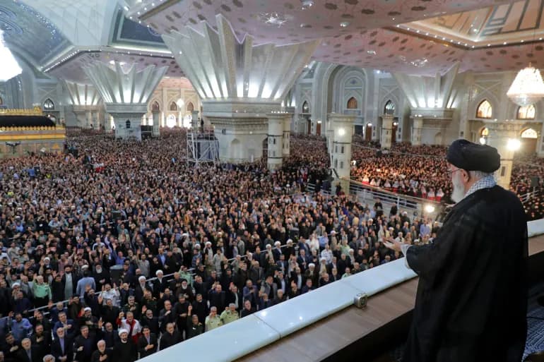 خامنئي يدعو إلى مشاركة "قصوى" في الانتخابات الرئاسية الإيرانية