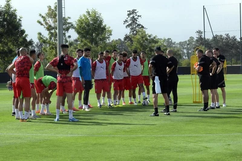 الركراكي ينتظر انضمام دياز وبنعبيد إلى تشكيلة المنتخب المغربي