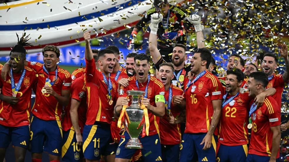 إسبانيا تتوج بلقب كأس أوروبا للمرة الرابعة في تاريخها بفوزها على إنجلترا