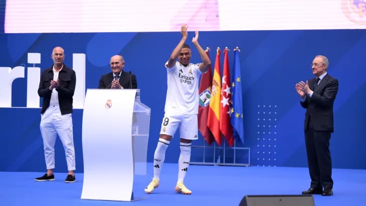 مبابي يرتدي القميص الأبيض.. حلم الطفولة يتحقق في ريال مدريد