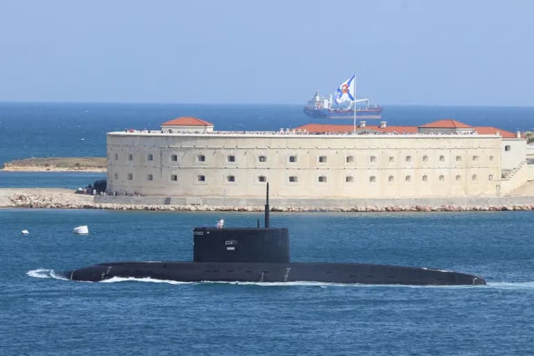 غواصتان روسيتان حربيتان نفذتا مهام حول البحر الأيرلندي