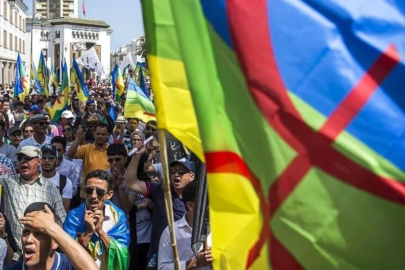 "الحركة الأمازيغية" تعود إلى "الدّرجة الصفر" وتنادي بدستور مغربي جديد