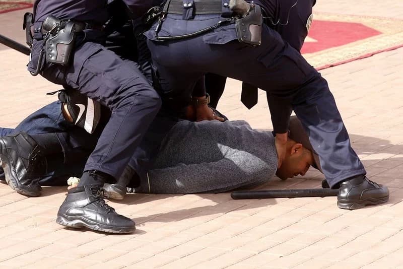 الأمن يوقف سائق سيارة نقل بالتطبيقات