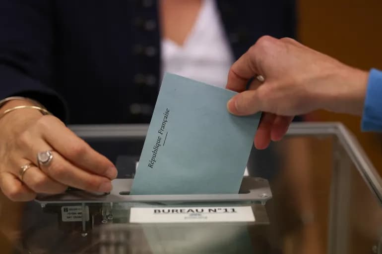 بدء التصويت في الجولة الحاسمة للانتخابات البرلمانية في فرنسا
