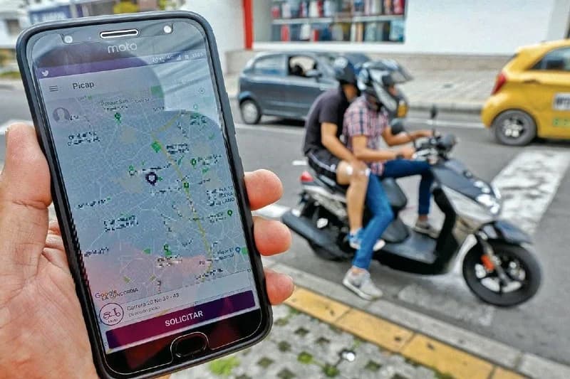 تطبيقات نقل الأفراد عبر الدراجات النارية تغري شبابا في المدن المغربية الكبرى
