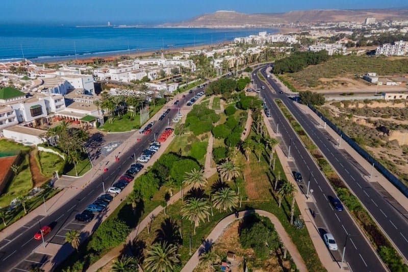 أكادير تجذب أعدادا مهمة من السياح.. والفضل يعود إلى "البرنامج الملكي"