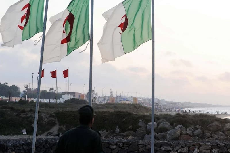 السلطات الجزائرية تواصل تسليم المغرب عشرات المعتقلين عبر "زوج بغال"