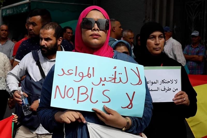 "سمسرة مواعيد الفيزا" تدخل البرلمان وسط مطالب بتعزيز الحجز الإلكتروني