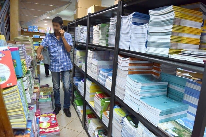 بيع المقررات الدراسية يشد الحبل بين "الكتبيين المغاربة" والمؤسسات الخاصة