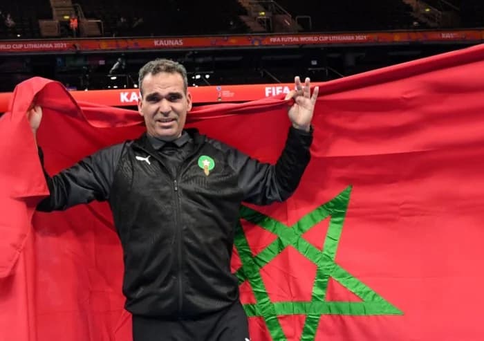 هشام الدكيك يُتوج بلقب أفضل "مدرب فوتسال" في العالم لعام 2023