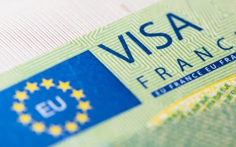 فرنسا تصدر تأشيرة "العمل الحر" الجديدة للإقامة لمدة سنة قابلة للتجديد