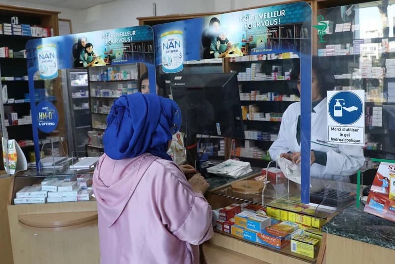 استمرار بيع أدوية بمحلات تجارية يغضب صيادلة.. وبقالة: "ممارسات لا واعية"
