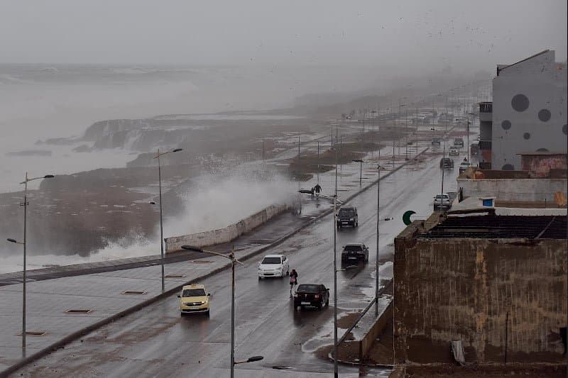"عاصفة استوائية تضرب المغرب" .. الأرصاد الجوية تنفي صحة توقعات غير علمية