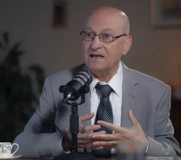 فخري صالح: "طوفان الأقصى" يبعث إدوارد سعيد ومحمود درويش من جديد