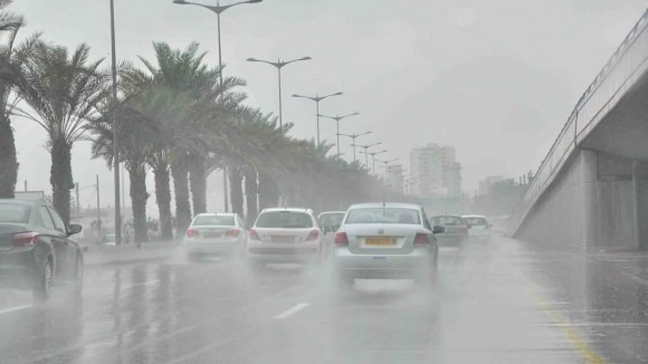 وزارة التجهيز تدعو للحيطة والحذر بسبب توقعات تساقطات رعدية قوية