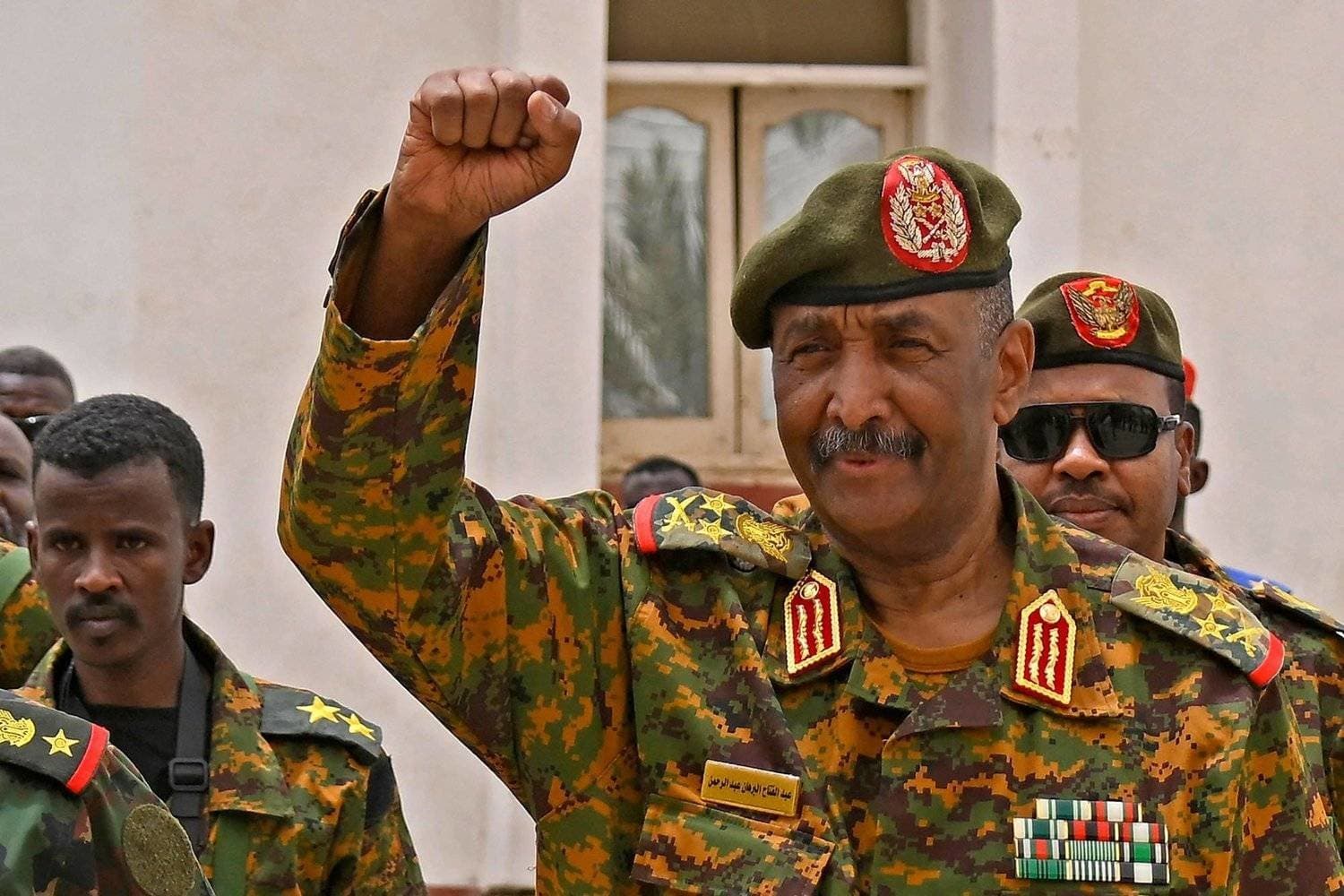 الجيش السوداني يُكثف هجماته لاستعادة السيطرة على الخرطوم