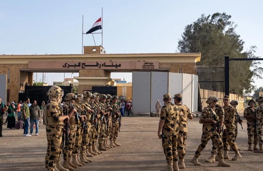 رئيس أركان الجيش المصري يجري زيارة مفاجئة على حدود غزة
