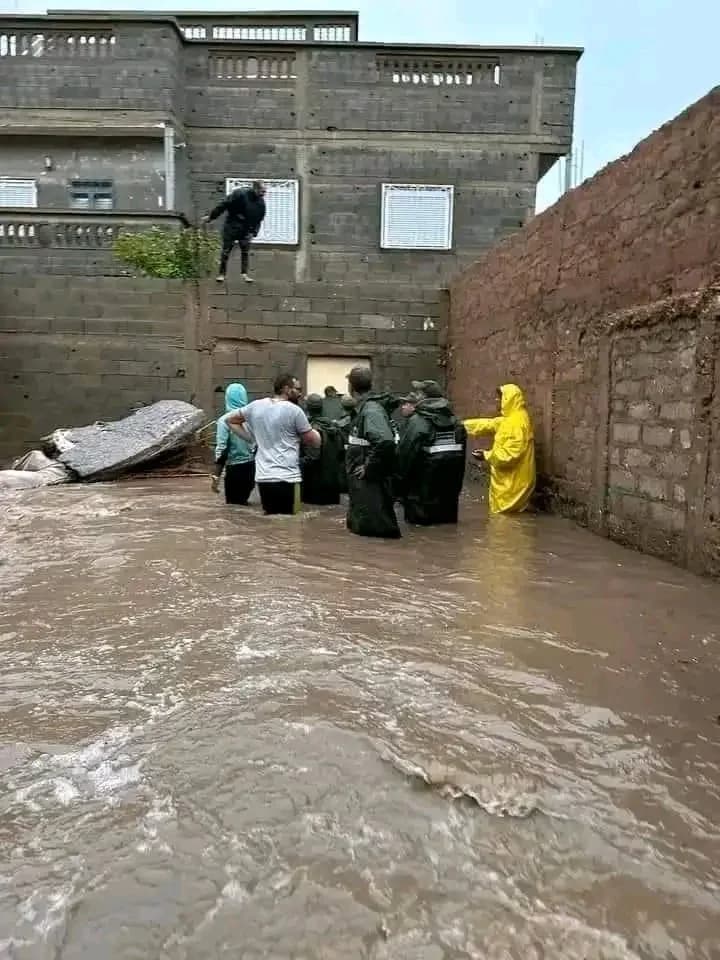 سيول جارفة تغمر مدينة ورزازات وتؤدي إلى انهيارات وتضرر المنازل