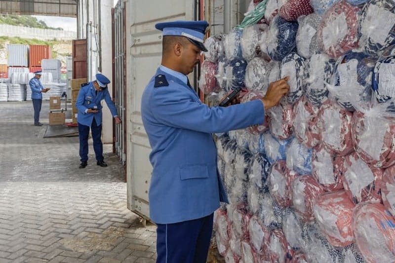 الجمارك تداهم أوكار تسويق الملابس المقلدة "الهاي كوبي" بالدار البيضاء