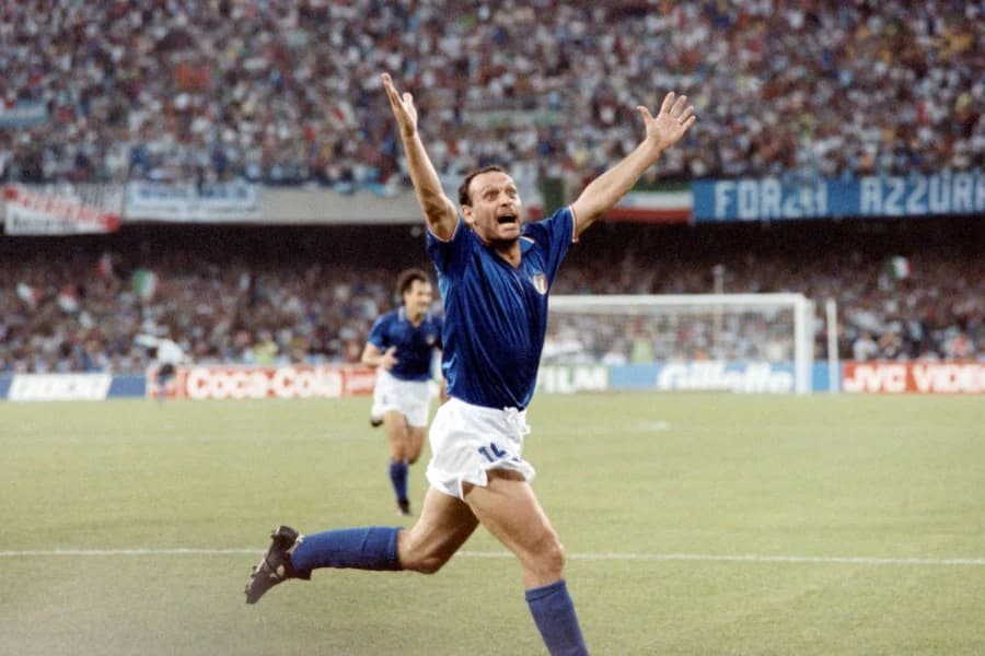 وفاة توتو سكيلاتشي، نجم كأس العالم 1990، عن عمر يناهز 59 عاما