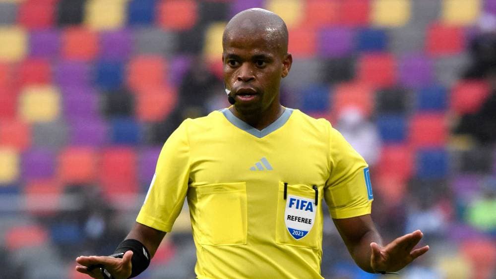 تعيين الحكم أبونجيل طوم لإدارة مباراة الغابون والمغرب في التصفيات الإفريقية