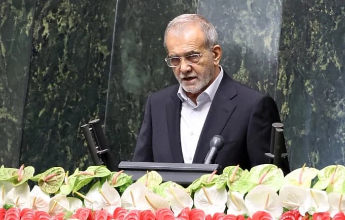 إيران تهدد برد صارم وإسرائيل تعزز استعداداتها للهجوم
