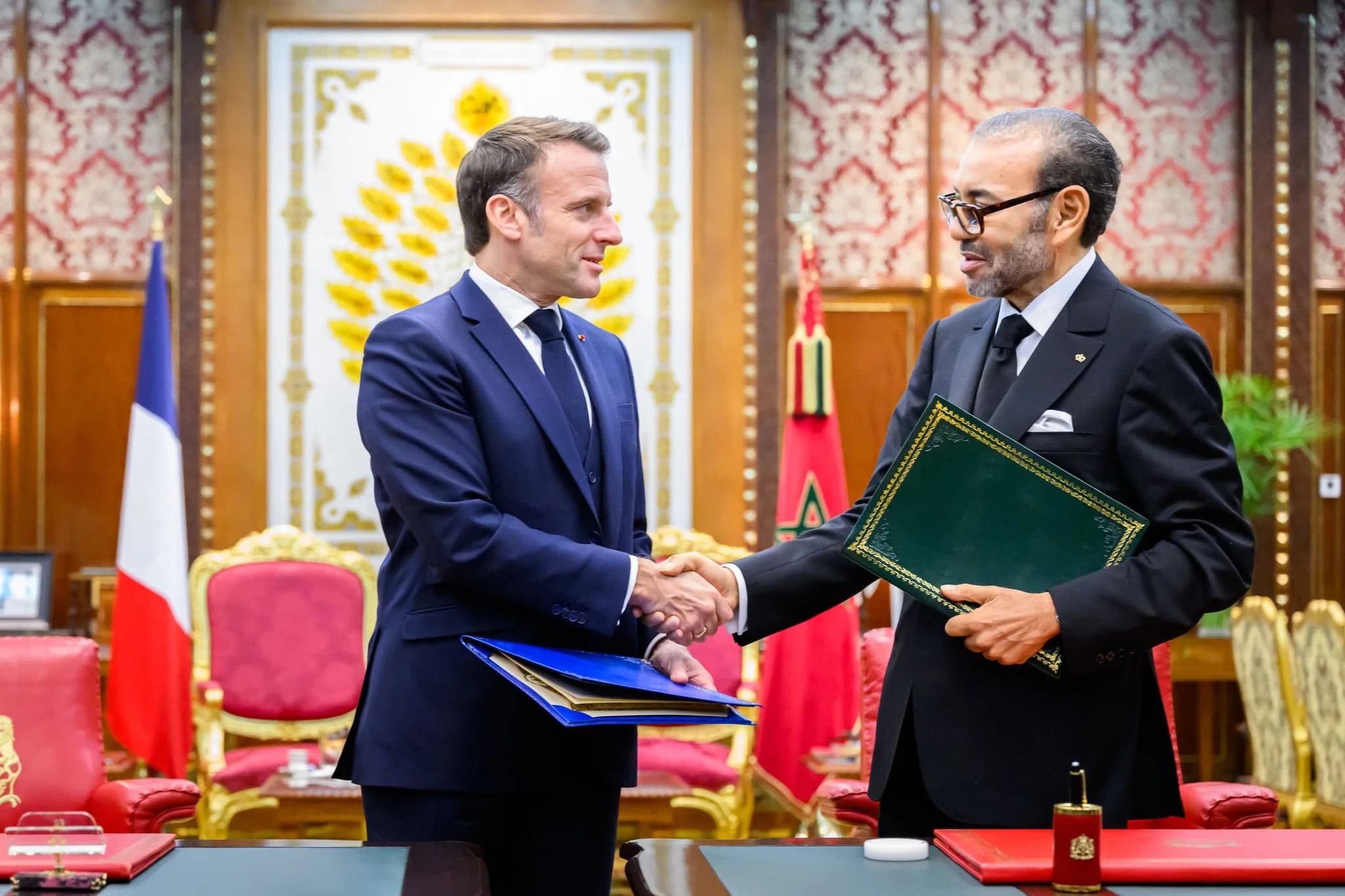 المغرب وفرنسا: جلالة الملك والرئيس الفرنسي يوقعان الإعلان المتعلق بالشراكة الاستثنائية
