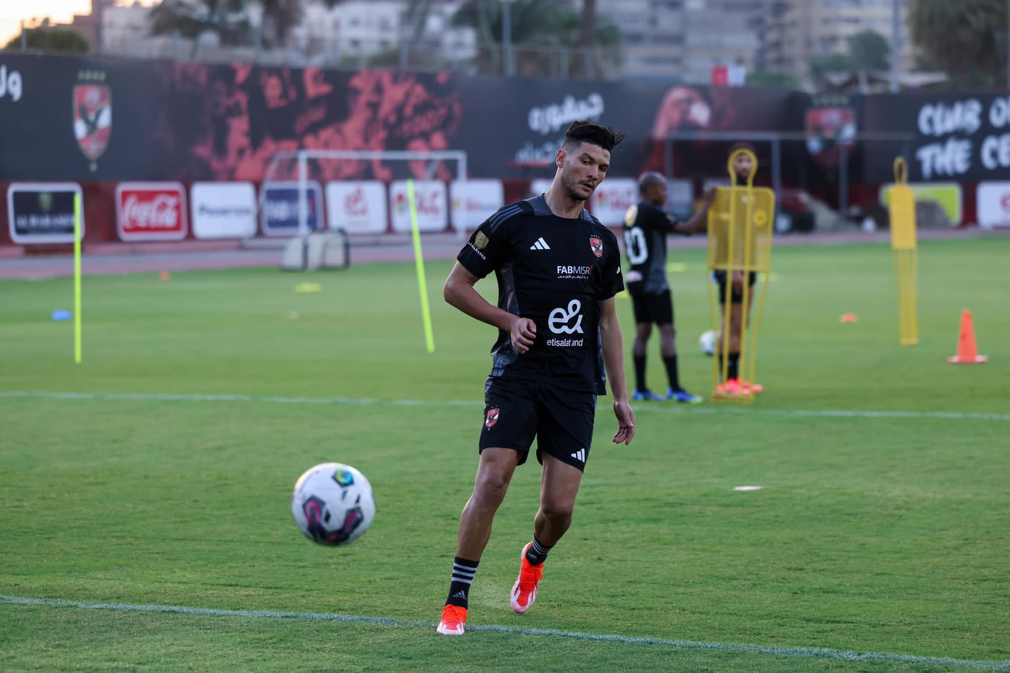 أشرف داري يتعافى ويعود للتدريبات مع الأهلي