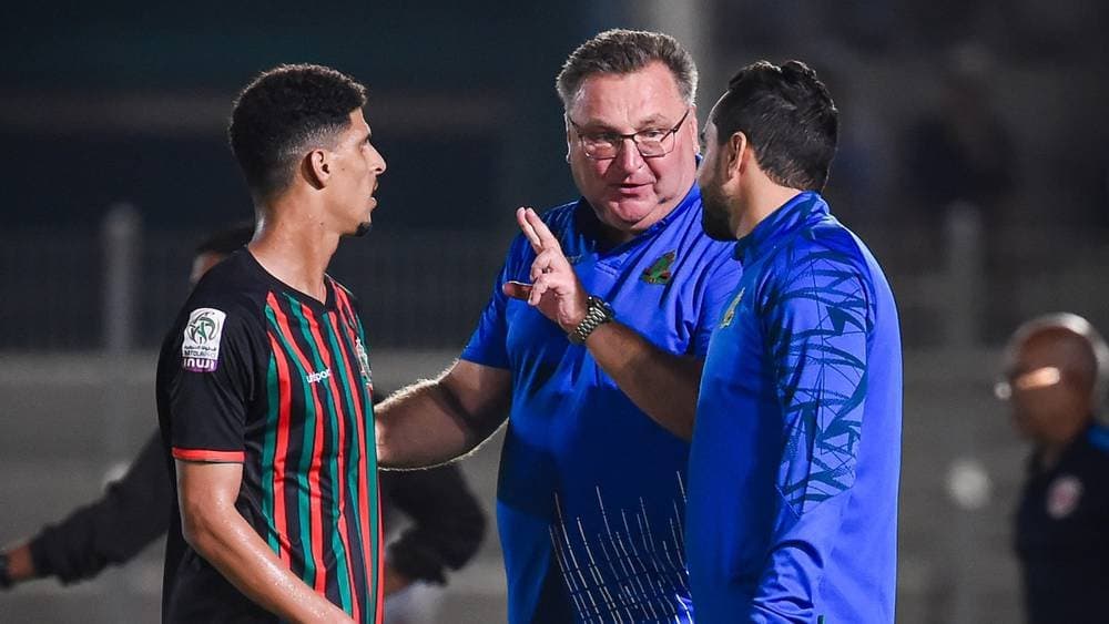 الجيش الملكي يقيل المدرب البولندي تشيسلاف ميشنيفيتش بعد 4 أشهر