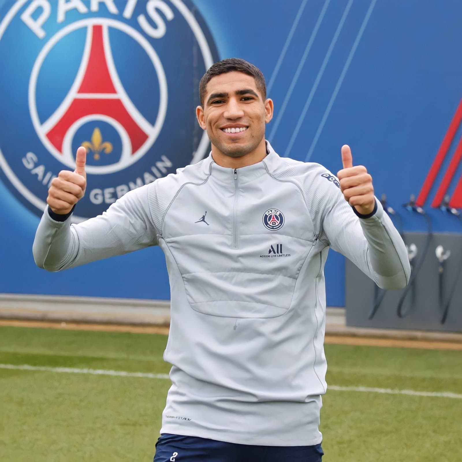 أشرف حكيمي يتصدر قائمة المرشحين لجائزة أفضل لاعب في إفريقيا 2024