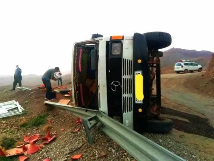 حادثة سير على طريق أيت تمليل وورزازات تبرز تدهور حالة الطريق