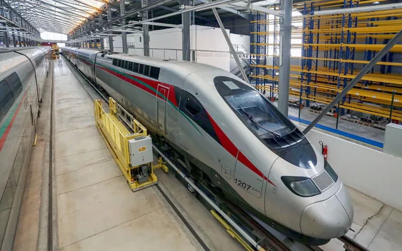 المغرب يخطط لإنشاء مصنع للقطارات وتطوير شبكة السكك الحديدية