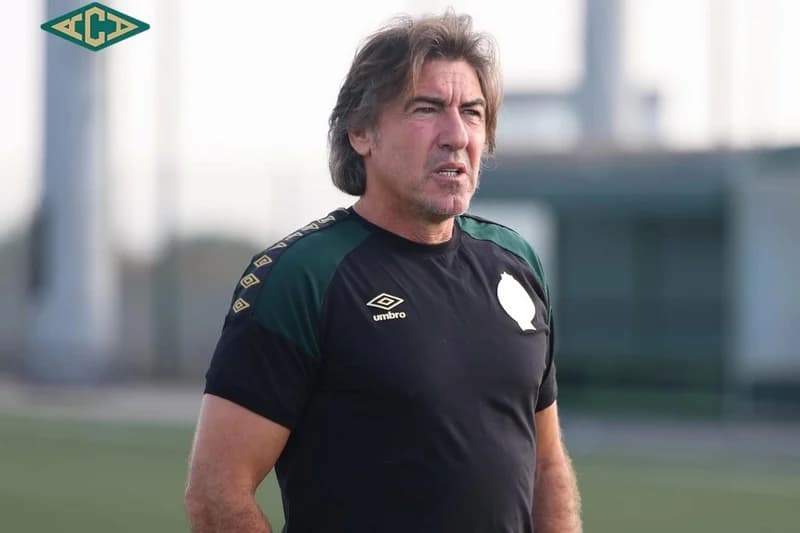 المدرب يضع خطة لإسقاط الرجاء