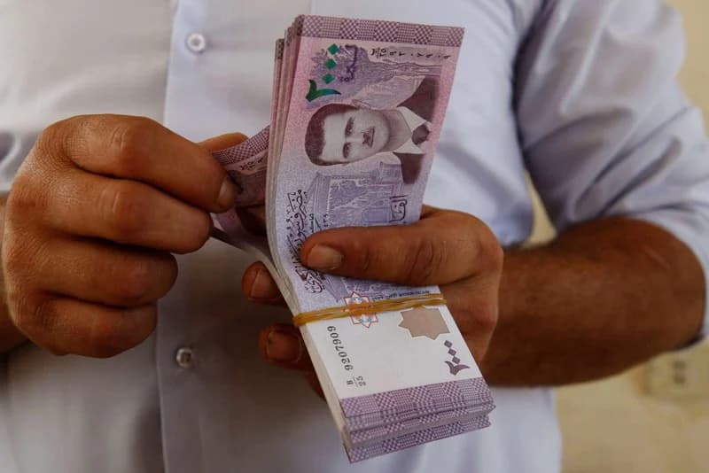 تحسّن سعر الليرة السورية مقابل الدولار