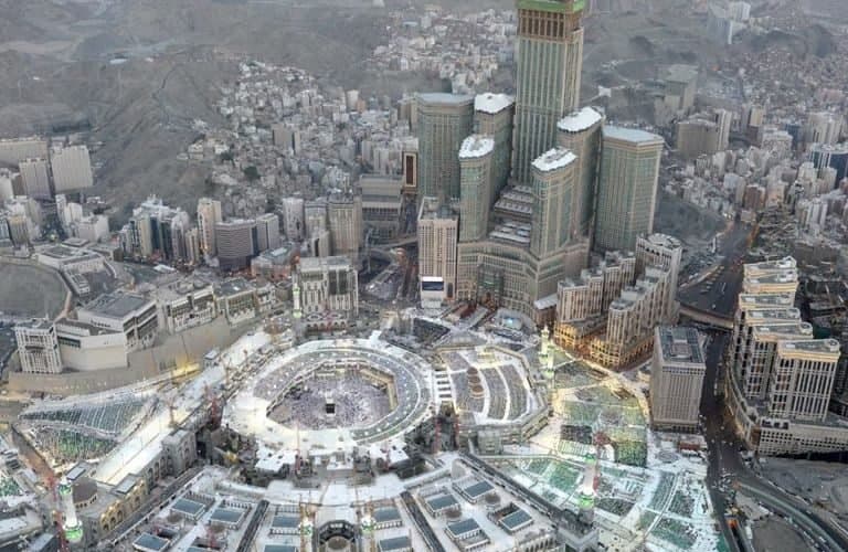 السعودية تتيح للأجانب الاستثمار في الشركات المدرجة في السوق المالية بمكة والمدينة