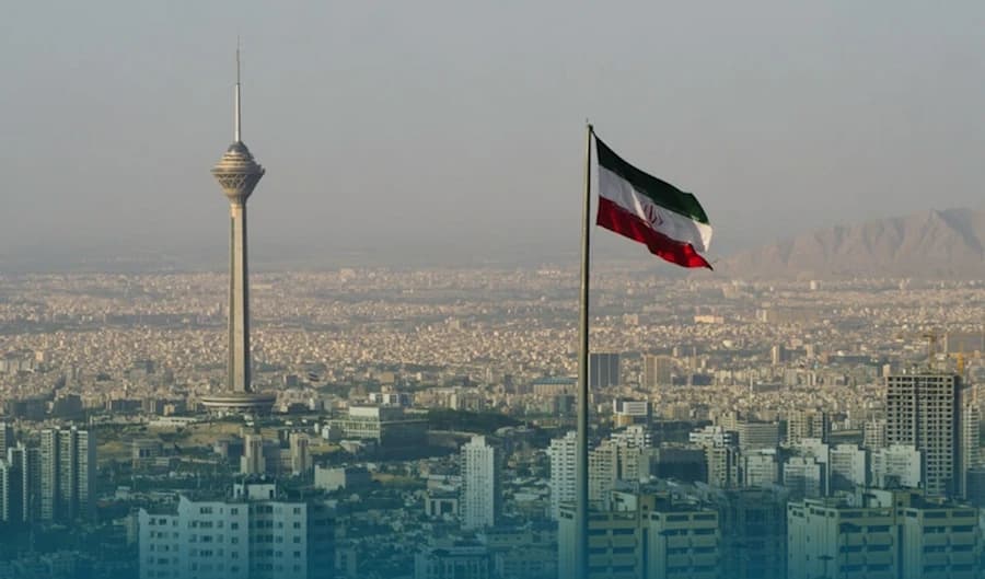 اغتيال قاضيين أمام المحكمة العليا الإيرانية في طهران