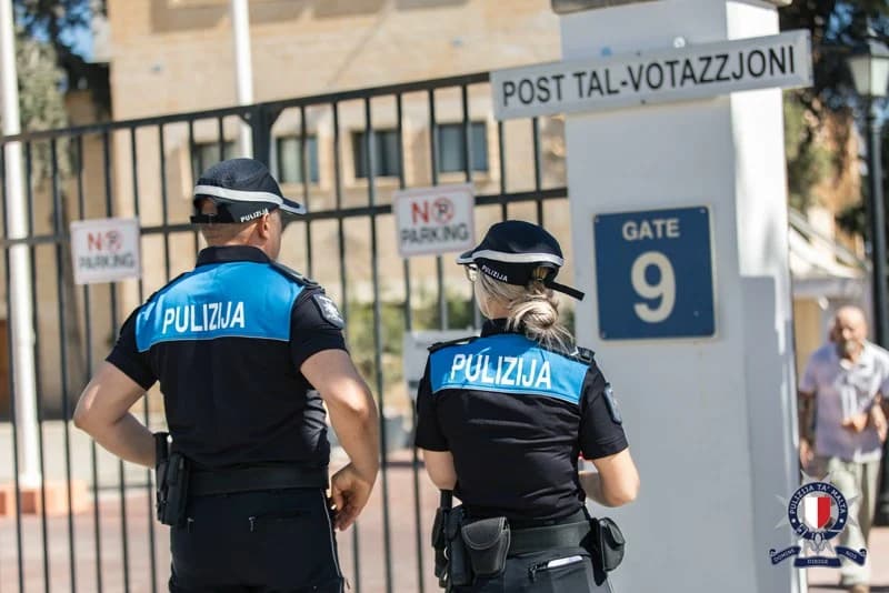 بعد ترحيل ثلاثة إلى المغرب .. مالطا تتعقب هاربين من طائرة تركية