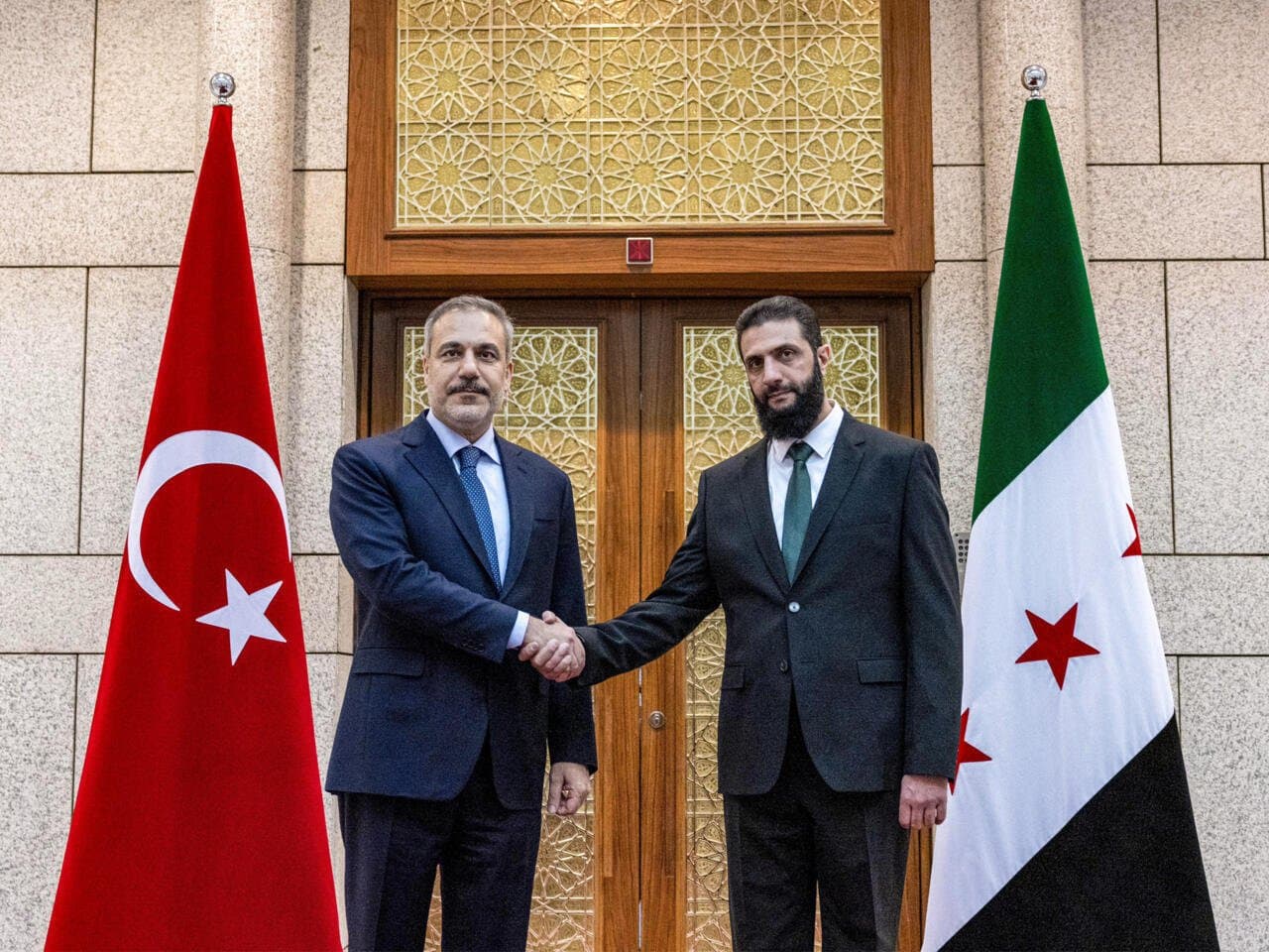الرئيس السوري أحمد الشرع يزور تركيا الثلاثاء لتعزيز التعاون بين البلدين