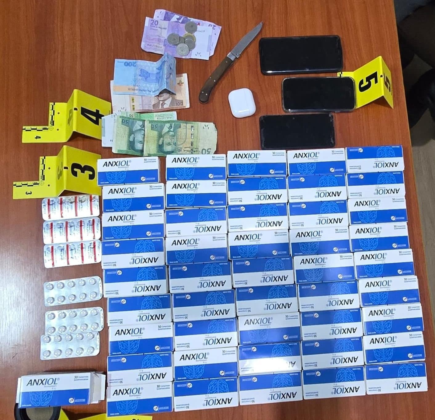 توقيف ثلاثة أشخاص بتهمة ترويج المخدرات بمدينة تيفلت