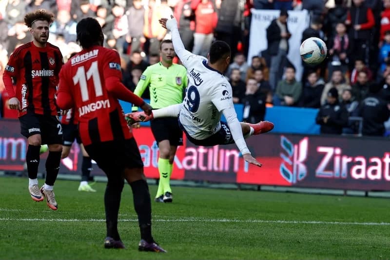 النصيري يواصل التألق ويخطف الأضواء مع فنربخشة