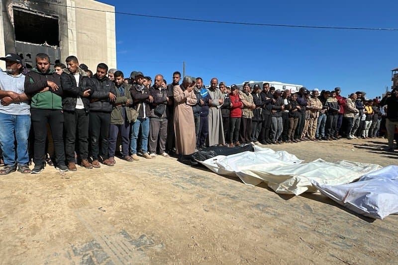قصف ليلي عنيف في غزة يخلف 30 قتيلاً