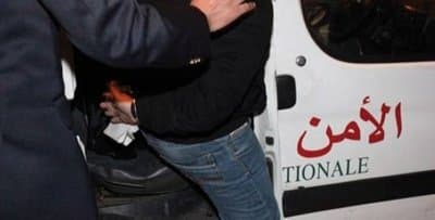 العيون: إيقاف شخص بتهمة تزوير الدبلومات والشهادات
