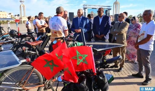 وصول المشاركين في « صن تريب المغرب » إلى العيون: مغامرة شمسية ناجحة
