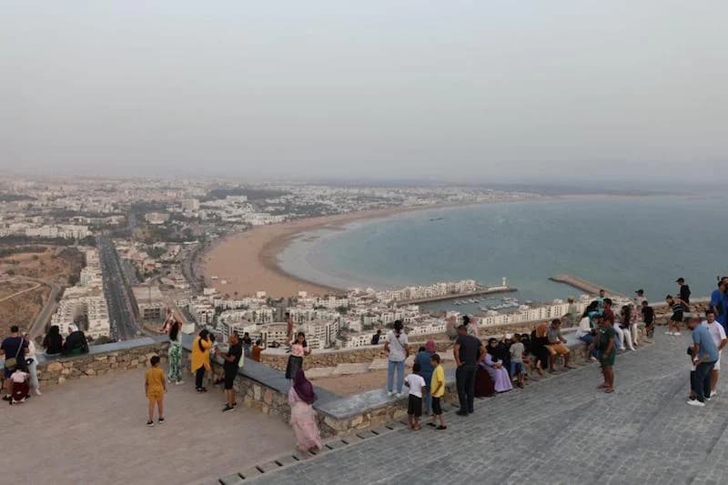 اعتداء على سائحيْن يوقف شخصين