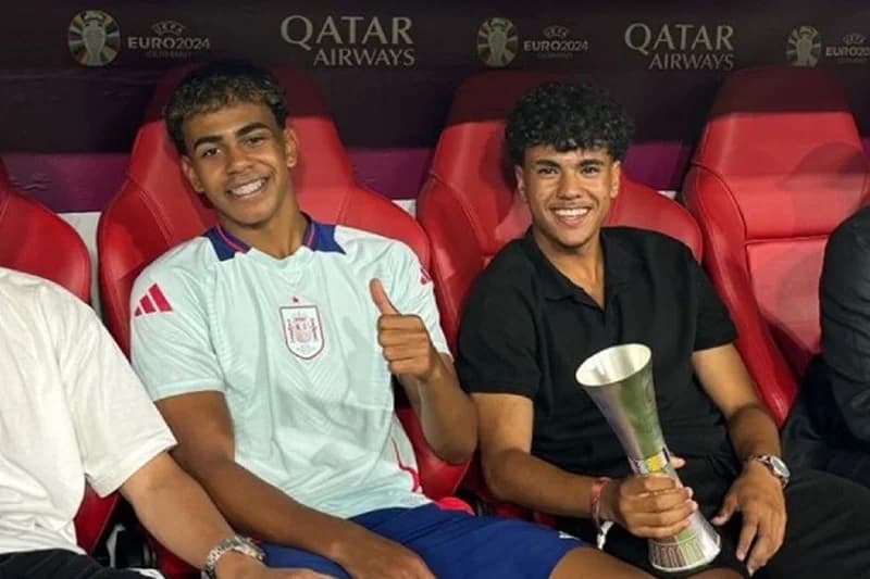 أزنو يشيد بلامين يامال بعد فوز برشلونة