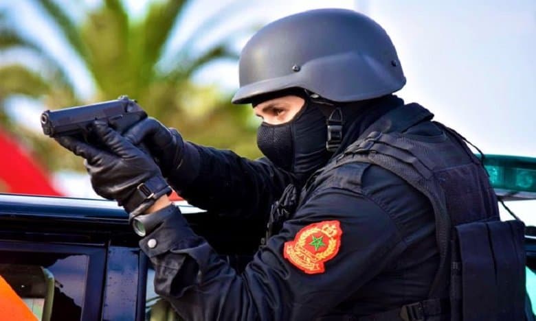 فاس: شرطي يضطر لاستعمال سلاحه الوظيفي