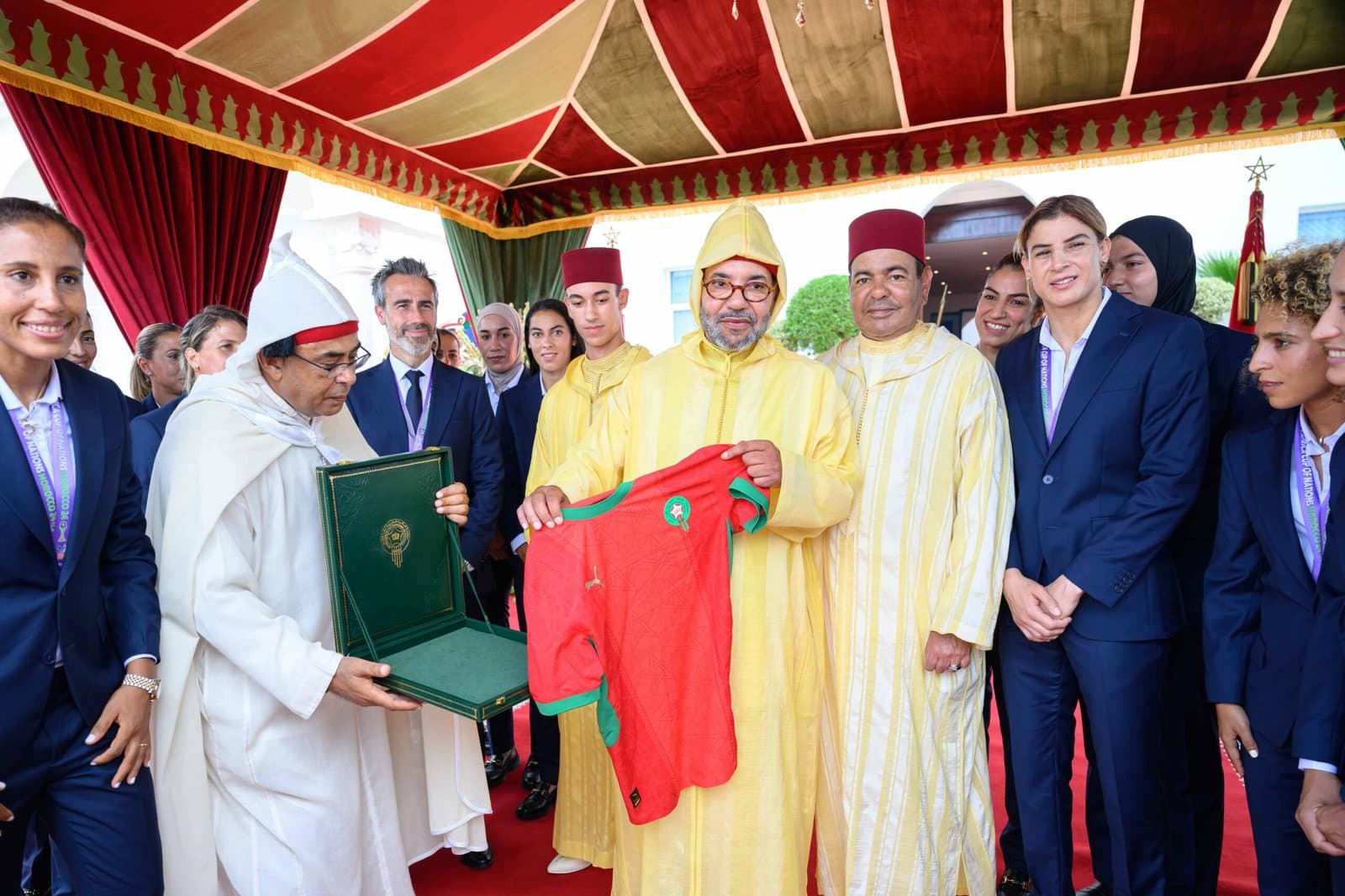 عيد العرش: جلالة الملك يستقبل لبؤات الأطلس في مدينة المضيق